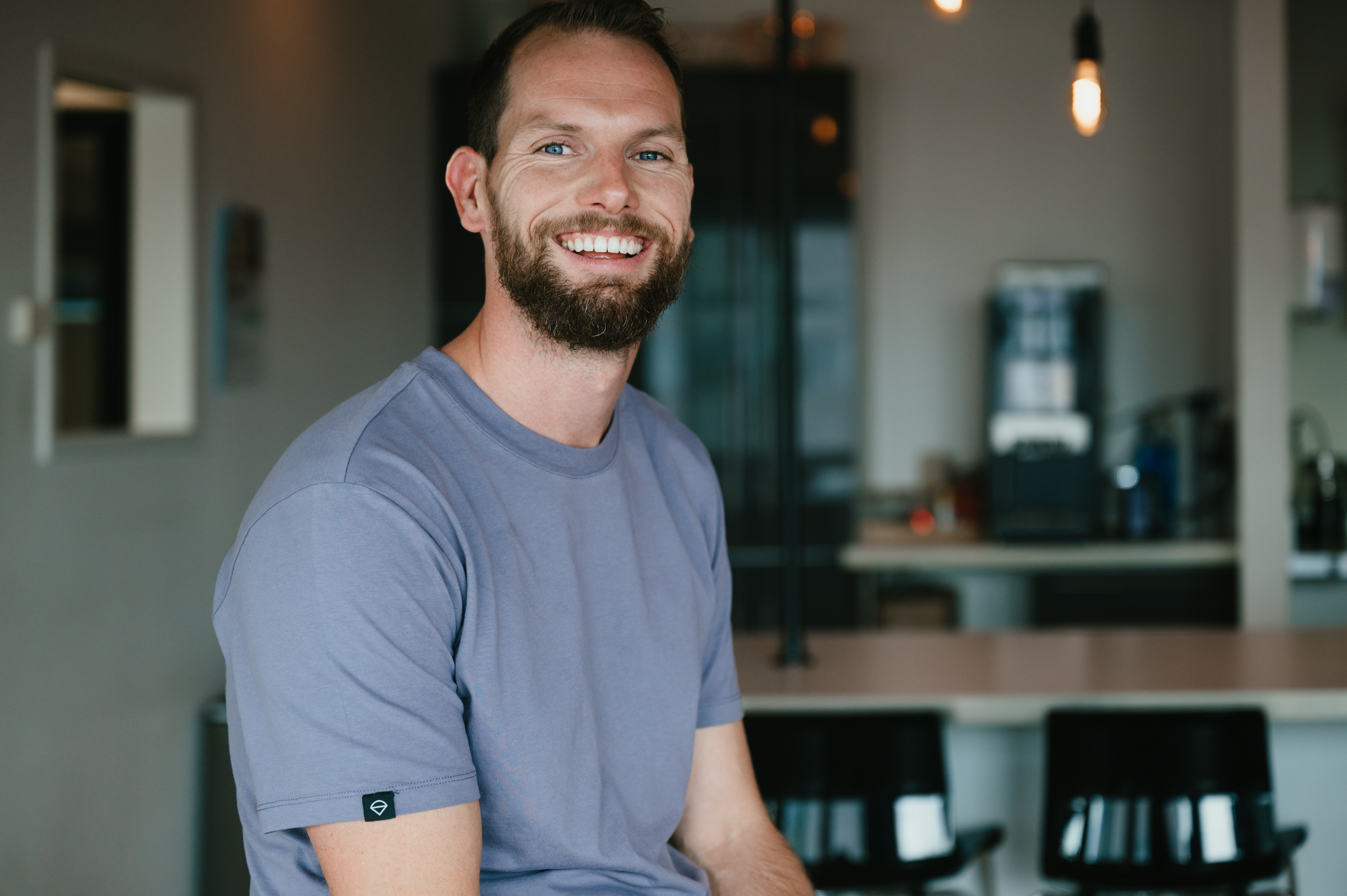 Collega Danny op hoofdkantoor kinderopvang CompaNanny