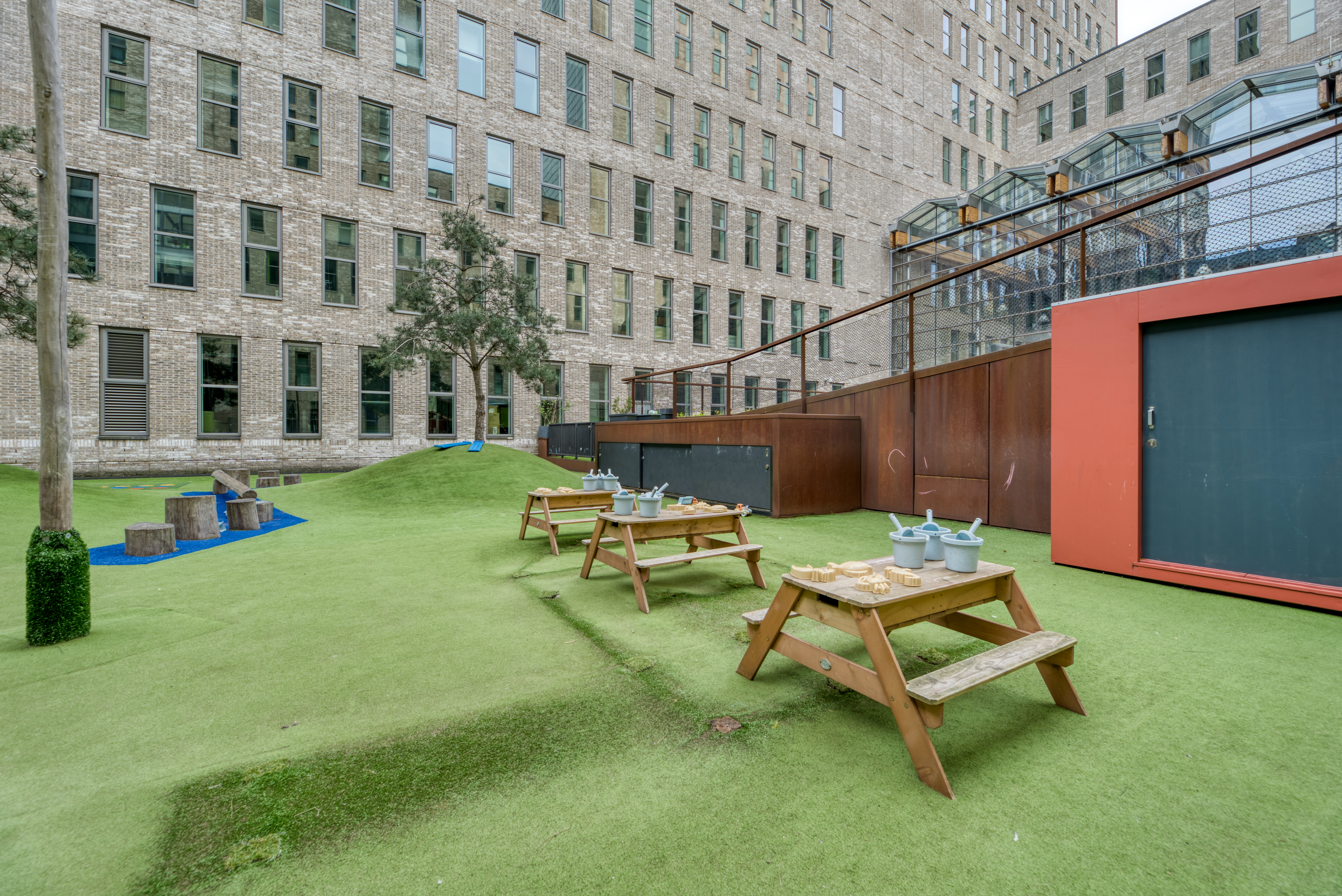 Werkenbijcompananny Kinderopvang Denhaag Prinsenhof Locaties Picknicktafels Medewerkers